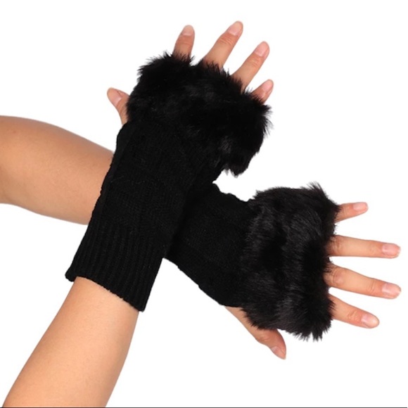 Knitted faux fur gloves. Open fingers - Picture 1 of 3